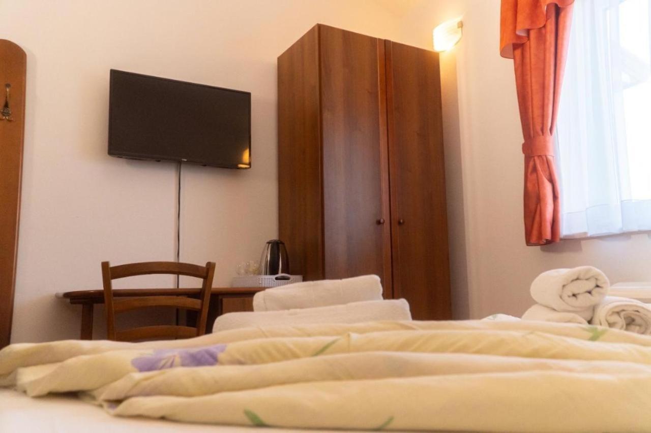 Apartments And Rooms Villa Chiara 크르니카 외부 사진