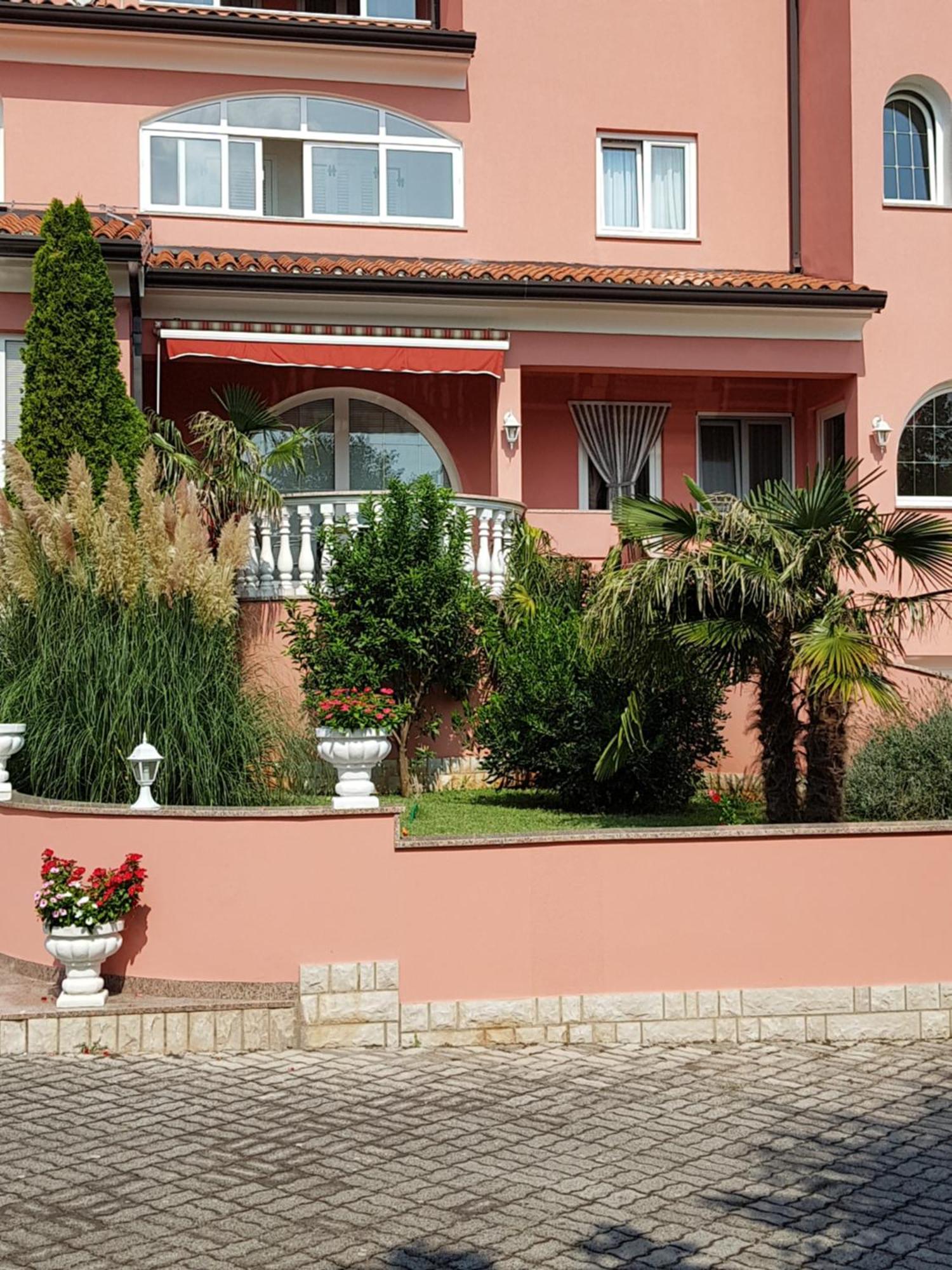 Apartments And Rooms Villa Chiara 크르니카 외부 사진