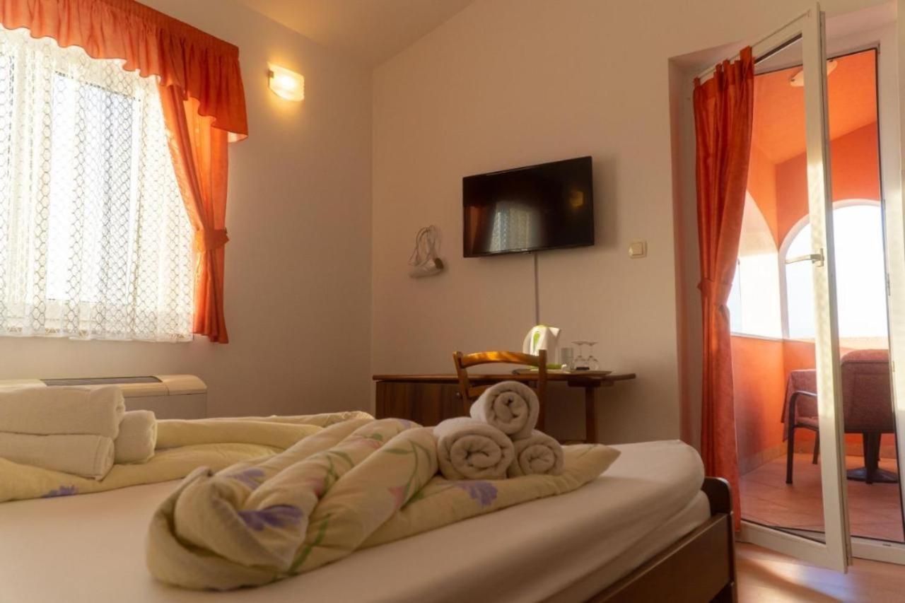 Apartments And Rooms Villa Chiara 크르니카 외부 사진