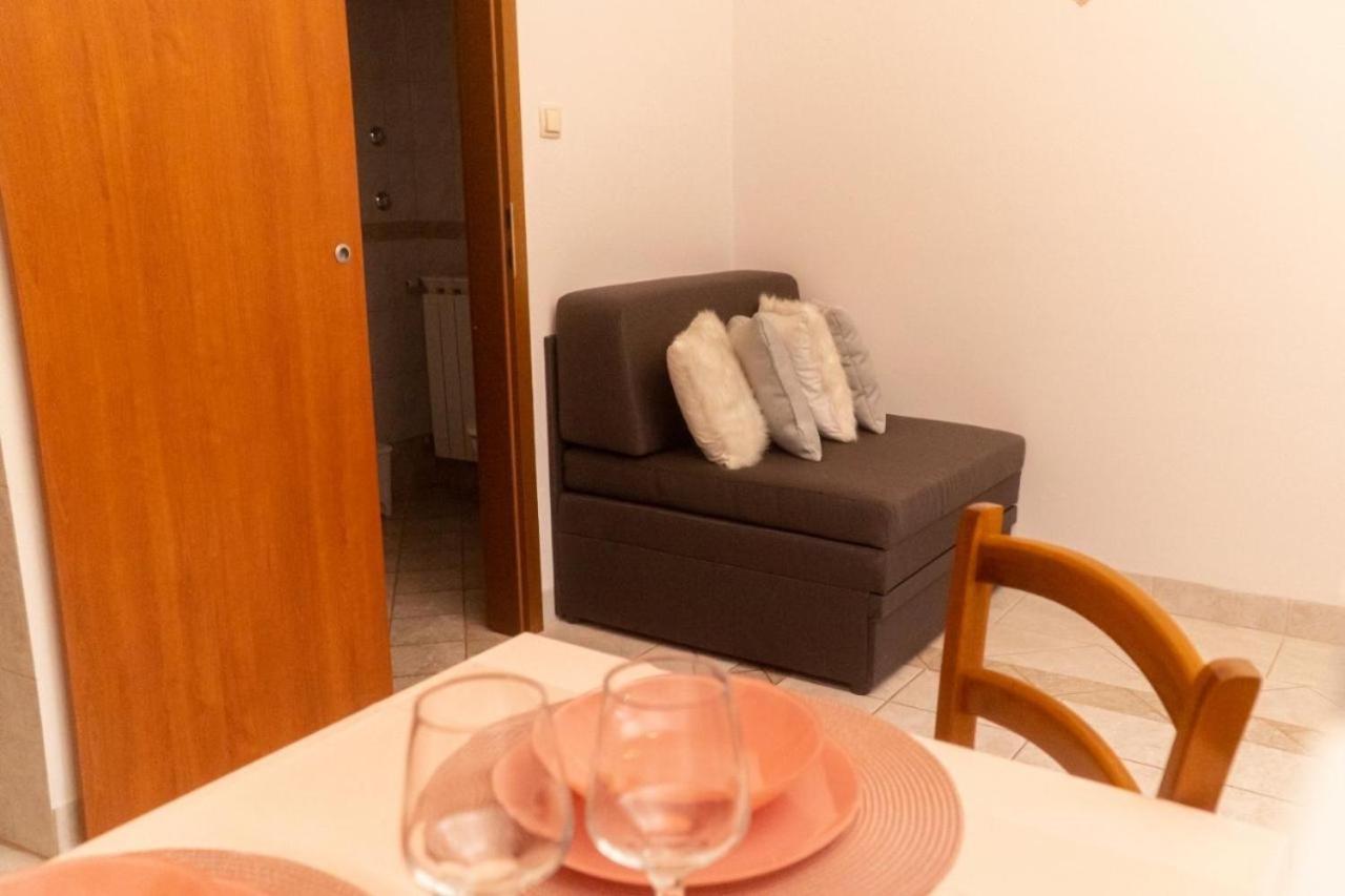 Apartments And Rooms Villa Chiara 크르니카 외부 사진